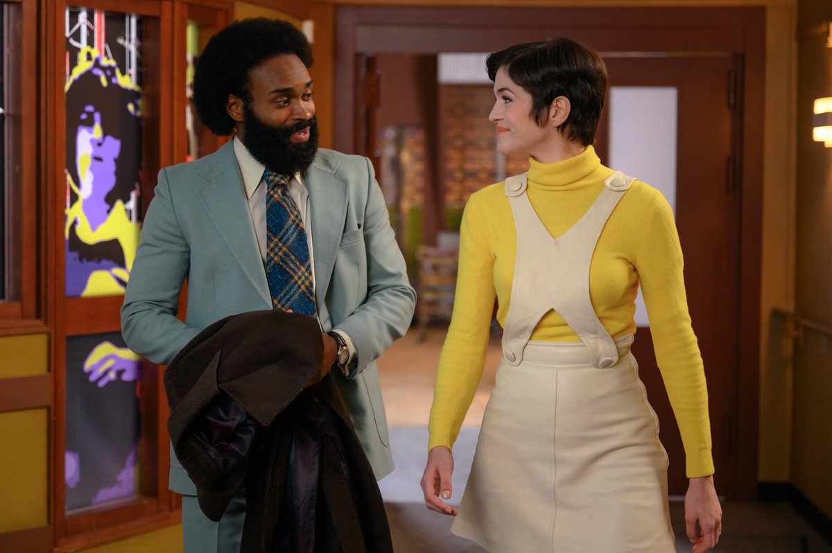 Love is in the air 🥰
Il n’est pas impossible que Rose Bellecour ait un coup de cœur dans le prochain épisode des #petitsmeurtres 🧡

Pour en savoir plus, rendez-vous le 13 octobre à 21h sur @France2tv dans l’épisode « En un claquement de doigt » 📺

#70s