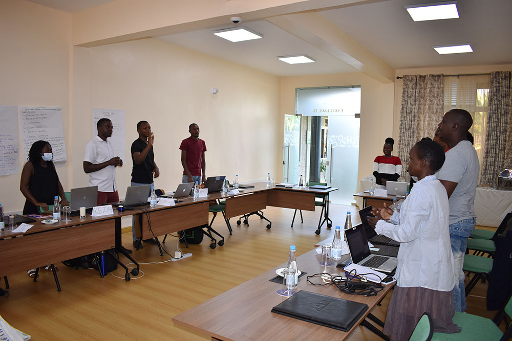 DTMAfrica's tweet photo. Can you spot the ball? Hint: It is mid-air
This is our last day of training๐ญso the ball has been handed over to our Central #DevReporters to apply what they have learned in the field.
We look forward to your stories!
@DommieYambo @RKowuor @VIKESverkko #reportingonruralissues https://t.co/jZWtE5lm6A