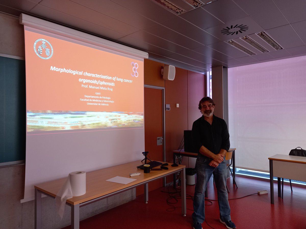 FerrerGallego's tweet photo. Yesterday at @CBIT_upv group meeting we had the pleasure to listen to Prof. Manuel Mata Roig, from Universitat de València and @incliva_iis who spoke about #lung cancer #organoids / #spheroids. Thanks for the very nice talk and work! Special mention to PhD student Irene Monleón. https://t.co/jGaZ925SIo