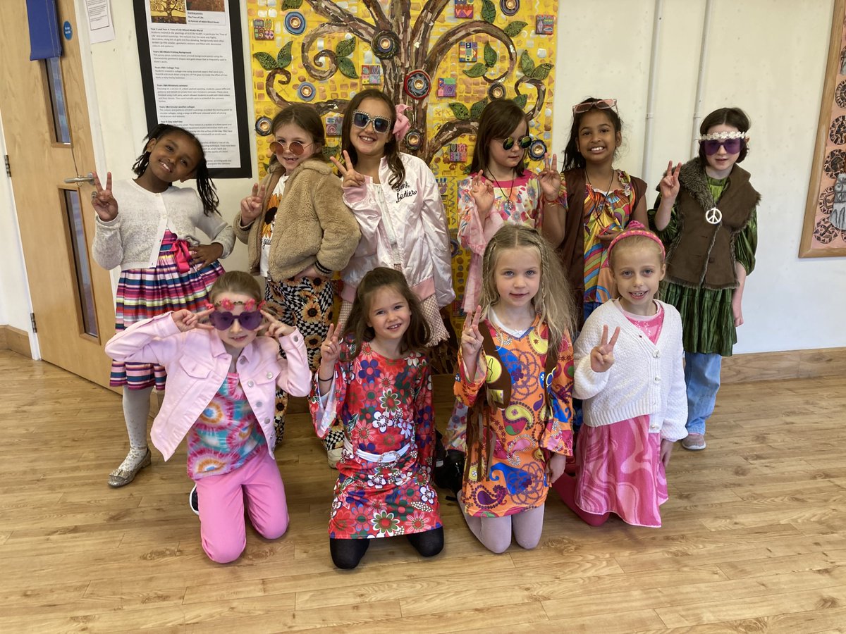PipersCornerSch's tweet image. #PipersPrep getting groovy for Founders Day. There&apos;s always a very special energy around the School on this day, everyone is filled with excitement and ready to take on Friday with a bucket full of joy.

#PipersCommunity #PipersPride #FoundersDay2023