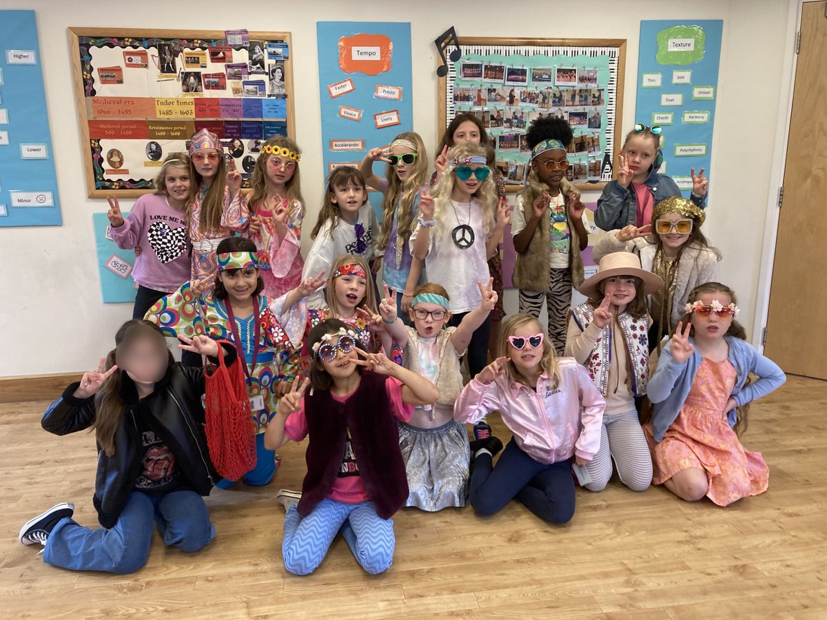 PipersCornerSch's tweet image. #PipersPrep getting groovy for Founders Day. There&apos;s always a very special energy around the School on this day, everyone is filled with excitement and ready to take on Friday with a bucket full of joy.

#PipersCommunity #PipersPride #FoundersDay2023