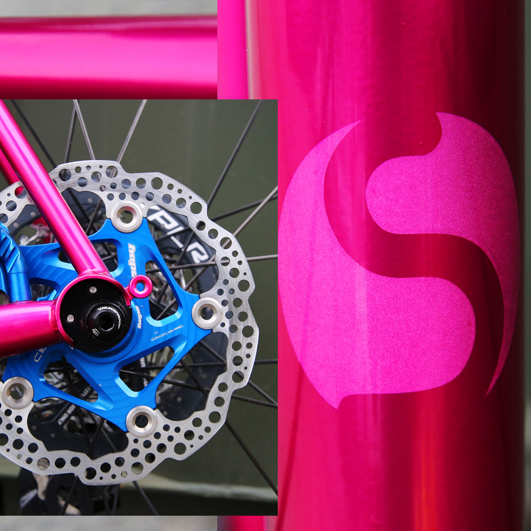 #bikecheck
Can't go wrong with pink &amp; blue 😍
The All-Road <a href="/StayerCycles/">Stayer Cycles</a> in their pink neon dream colourway matched up with a raft of our blue components. 

The ideal bike for anythingfrom the club run to gravel 👌🏻 

#hopetech #ukmade