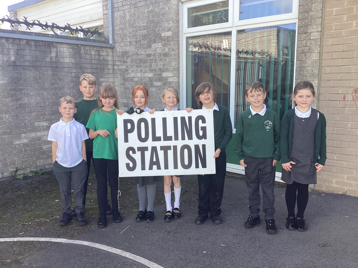 BaderPrimary's tweet photo. We are ready to vote! Today is our annual Bader Parliament elections. Let’s find our who will be our school council representatives for this year! #RRSarticle13 https://t.co/xCTF20sUpy