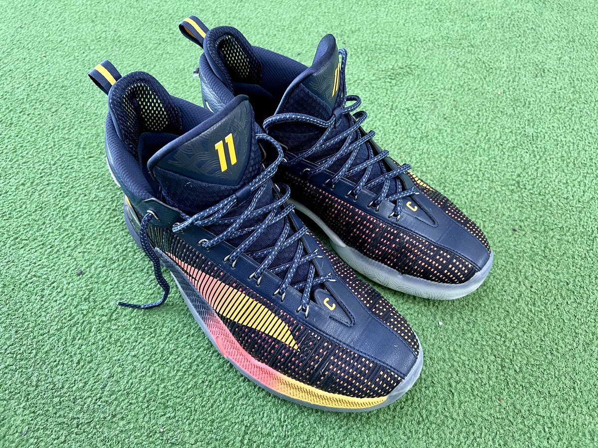 jcnet2021's tweet photo. 明日HoopCityで開催するAlpenピックアップに備えて、ANTA KT9を履いて、シュートタッチを確認しました。
チーム戦じゃないとはいえ、豪華景品があるので、頑張ってMVP賞を取りたいと思います。
#youtube
#youtubeチャンネル
#チャンネル登録
#クレイトンプソン
#ANTA
#バッシュ
#バスケ
#NBA
#KT9 https://t.co/ZeTu6RKxyH
