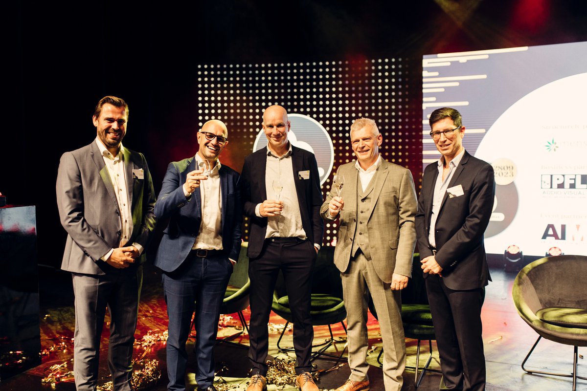 Voka_MeKe's tweet photo. Belcotec uit Geel wint de Voka Prijs Ondernemen 2023 🏆

🌿@ReynaersAlu uit Duffel won de prijs Duurzaam Ondernemen. 
🦾 Nektari uit Puurs-Sint-Amands won de Prijs Innovatief Ondernemen. 
📨 Vanhees Metalen uit Mol won de Voka Publieksprijs.

#voka #prijsondernemen #ondernemen https://t.co/XZlcV2sYDQ