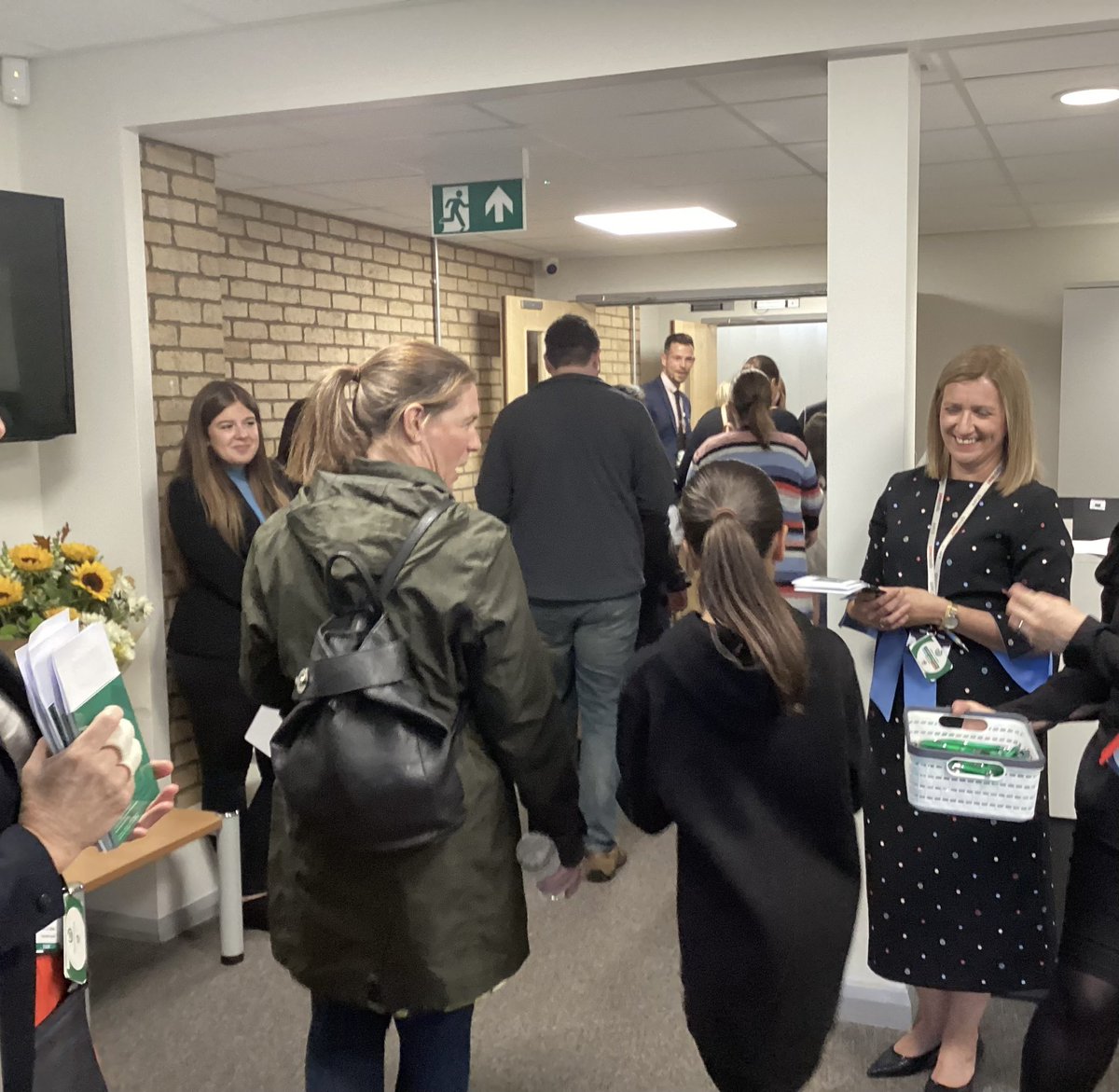 ChelloAcademy's tweet photo. 💚🖤 We’d like to thank all of those who came to our Year 6 Open evening last night. It was so great to see so many smiley 😊 faces visiting all our departments had to offer. It was also fabulous to see our many alumni reminiscing. Here’s to our new generation! 💚🖤 https://t.co/PdMgOE1gMO