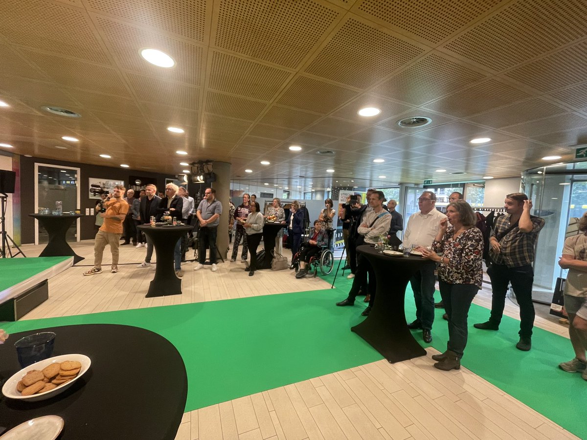 Cor Jansen (@corjansen) on Twitter photo Mooi moment! Opening #utrechtscienceweek bij <a href="/UtrechtSciPark/">Utrecht Science Park</a> met <a href="/UniUtrecht/">Utrecht University</a> <a href="/HU_Utrecht/">Hogeschool Utrecht (inactief)</a> <a href="/UMCUtrecht/">UMC Utrecht</a> prachtige partnersamenwerking (juist ook in samenwerking met <a href="/HKUtrecht/">HKU</a> ) in stad & regio met om <a href="/UtrMarketing/">Utrecht Marketing</a> <a href="/EBUtrecht/">Economic Board Utrecht</a> <a href="/ROMUtrechtReg/">ROM Utrecht Region</a> Kennis delen is vermenigvuldigen! Mooi moment! Opening #utrechtscienceweek bij <a href="/UtrechtSciPark/">Utrecht Science Park</a> met <a href="/UniUtrecht/">Utrecht University</a> <a href="/HU_Utrecht/">Hogeschool Utrecht (inactief)</a> <a href="/UMCUtrecht/">UMC Utrecht</a> prachtige partnersamenwerking (juist ook in samenwerking met <a href="/HKUtrecht/">HKU</a> ) in stad & regio met om <a href="/UtrMarketing/">Utrecht Marketing</a> <a href="/EBUtrecht/">Economic Board Utrecht</a> <a href="/ROMUtrechtReg/">ROM Utrecht Region</a> Kennis delen is vermenigvuldigen!