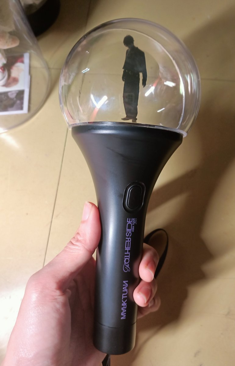 Coconutshell8's tweet image. แท่งไฟมาร์คได้มาสองอันค่ะขายต่อ1อันราคาหน้าคอน1290ค่าส่ง45ไม่แถมถ่านนะคะใหม่ค่ะ​สนใจทักดูเพิ่​มได้ค่ะ
#ขายการ์ดgot7  #ขายของสะสมgot7 #ขายของสะสมกัซ #ตลาดนัดgot7 #ตลาดนัดอากาเซ่ 
#MarkTuan​ #YourWorld_OutNow   #GOT7​ #got7ชัคกี้ #ชัคกี้got7 #JacksonWang #BamBam