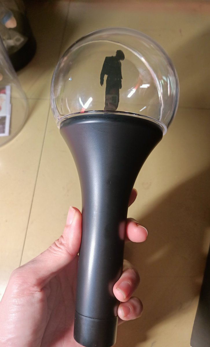 Coconutshell8's tweet image. แท่งไฟมาร์คได้มาสองอันค่ะขายต่อ1อันราคาหน้าคอน1290ค่าส่ง45ไม่แถมถ่านนะคะใหม่ค่ะ​สนใจทักดูเพิ่​มได้ค่ะ
#ขายการ์ดgot7  #ขายของสะสมgot7 #ขายของสะสมกัซ #ตลาดนัดgot7 #ตลาดนัดอากาเซ่ 
#MarkTuan​ #YourWorld_OutNow   #GOT7​ #got7ชัคกี้ #ชัคกี้got7 #JacksonWang #BamBam