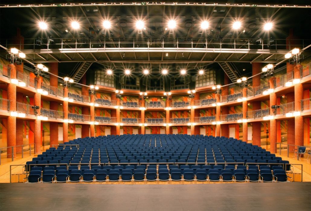 Heute ist mal wieder das Theater der Star! ❤️
Schön, oder? It‘s a hoe!!! Kommt vorbei, alleine schon wegen einer der schönsten Bühnen Deutschlands! theater itzehoe! ❤️ Nagut, und auch wegen LaLeLu. 😜
Karten: lalelu.de/tour

#lalelu #acappella #comedy #itzehoe