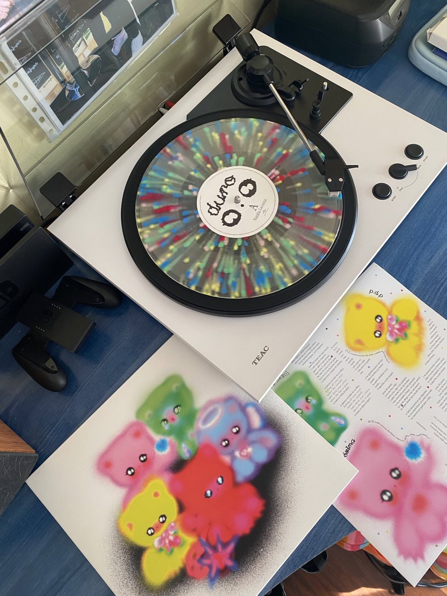 olaiagx's tweet photo. me acaba de llegar el vinilo de @natalialacunza qué cosa más bonita por favor 💛🩷💚🩵❤️ https://t.co/gL7OTYMmnQ