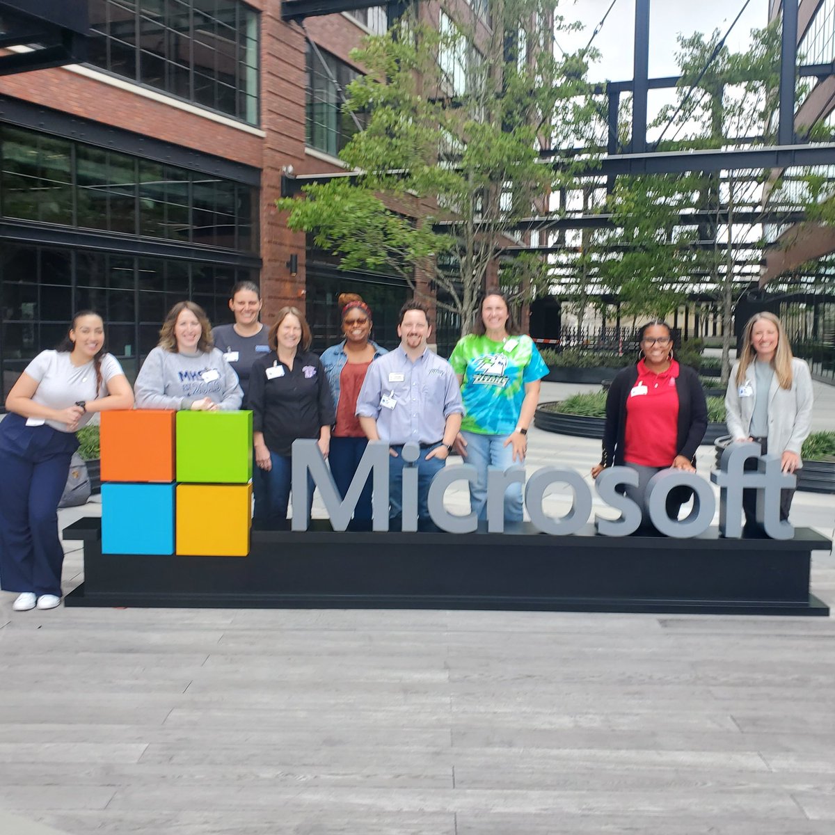 AlexiaT4776's tweet photo. My office for the day!! Microsoft offices were definitely a vibe!! https://t.co/0CvHN8PotV