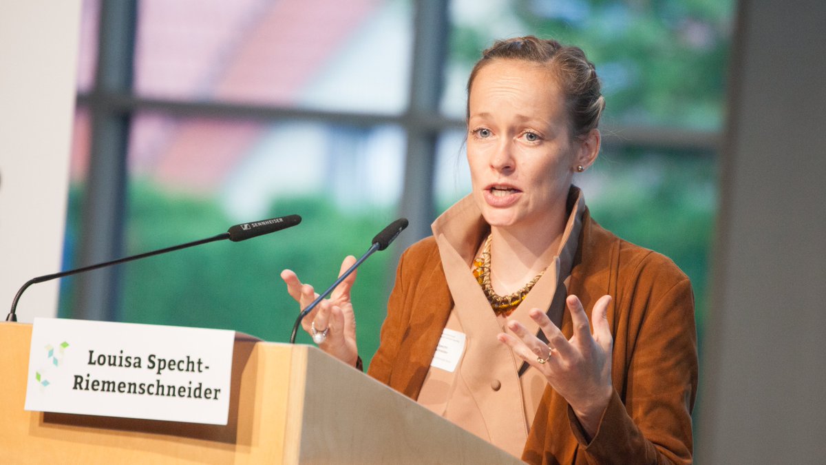 Gelungener Auftakt der #SciCAR23! Keynote von @louisa_specht über die Wünsche (#Wollmilchsau) an das neue Dateninstitut. 
Spontan Teilnehmer:innen willkommen (heute &amp; morgen in #Dortmund) – Anmeldung &amp; Programm: nrch.de/scicar23 #ddj #datascience @diwodoDE