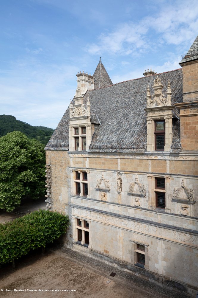 leCMN's tweet photo. Le patrimoine du #lot a besoin de vous ! 💪
À vous de jouer pour débusquer un trafiquant d’art sans scrupule qui sévit dans les châteaux de #CastelnauBretenoux et #Montal... 🏰 Préparez-vous pour un passionnant voyage dans le temps !
https://t.co/wDDmpyL8Xo https://t.co/qyCR1Sgyy7
