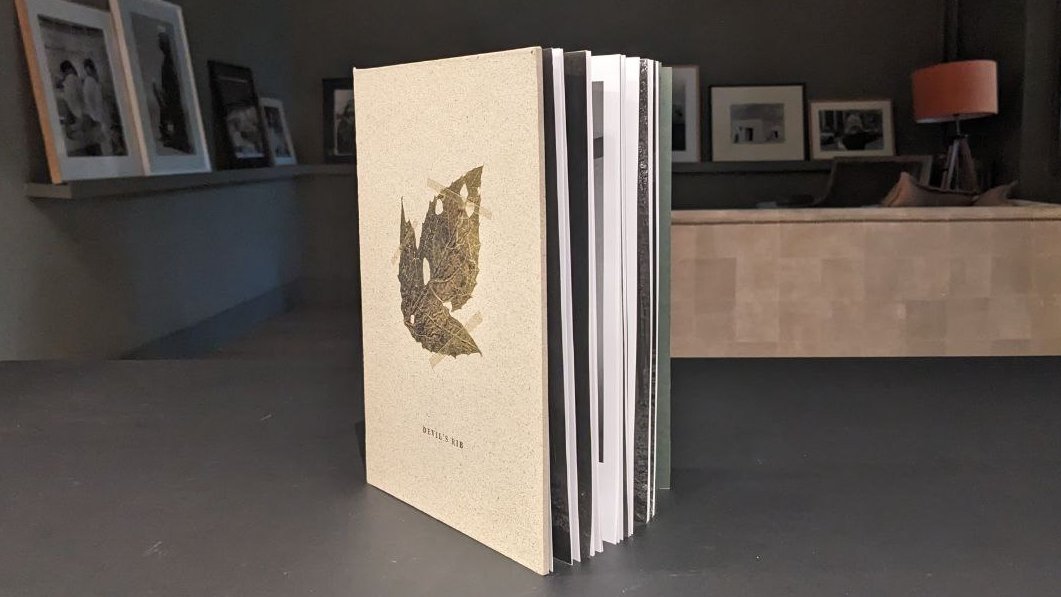 PhotographicSV's tweet photo. ⭐️ ¡La tercera edición del #StarAward avanza! Este mes se hará pública la decisión del jurado.
Como en ediciones anteriores, la maqueta ganadora será convertida en #fotolibro con su autor o autora y Ediciones Posibles, @Editorial_rm y #Phree.
👉 https://t.co/ugE0dqnEST https://t.co/zy2jXa4IH4