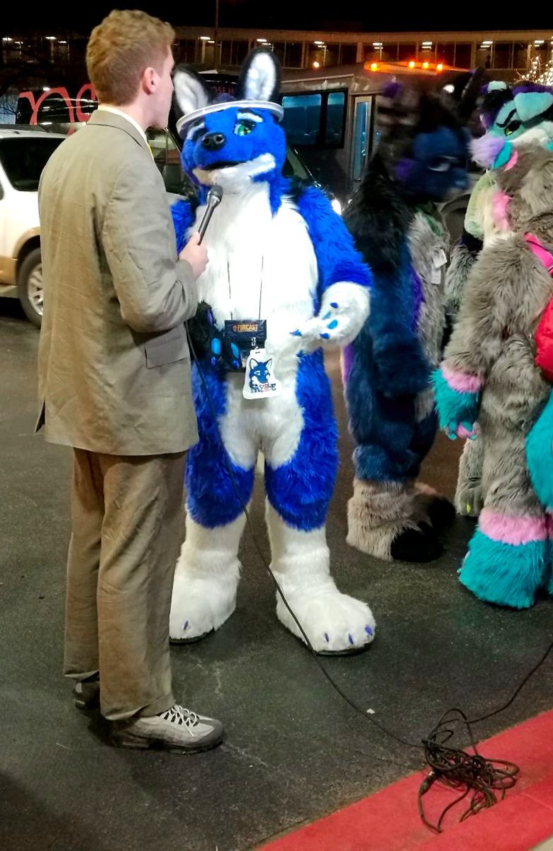 FayroeFox's tweet photo. It's Friday. Stomach pains have kept me up so I'll change it up and say seize the day, enjoy the good ones so you have strength to endure the bad ones. #FursuitFriday https://t.co/RSgkq3ZzXL