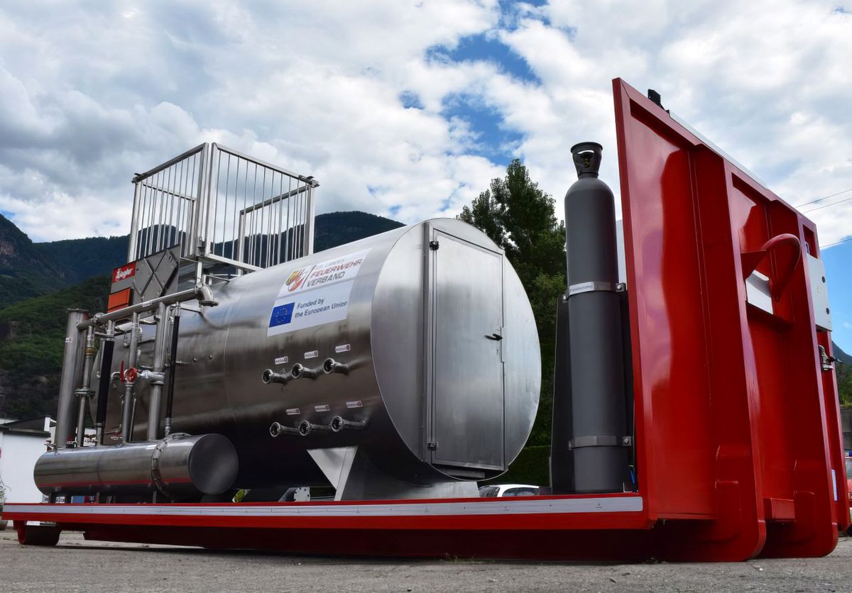 ziegler_nieuws's tweet photo. Nieuwe Haakarmbak gevaarlijke stoffen voor Linz/Upper Austria Regional Fire Brigade School
Begin augustus is de haakarmbak voor trainingsdoeleinden afgeleverd door Ziegler. Deze container is met succes gebruikt tijdens de internationale oefening #FORMATEX23. https://t.co/uEmyxTVvVB