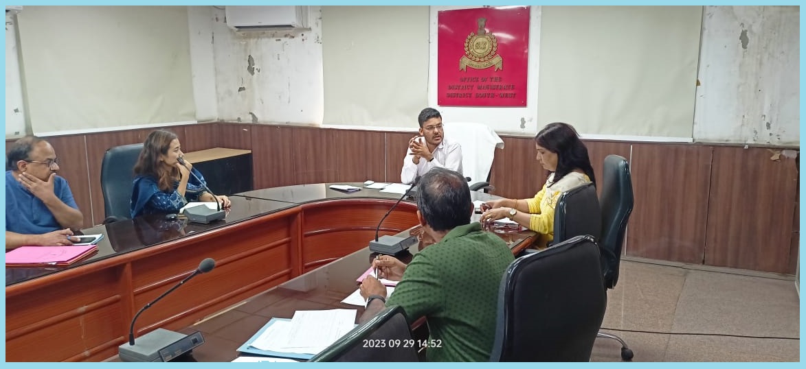 DMSouthWest1's tweet photo. A meeting was convened under the chairmanship of Sh. Lakshay Singhal, IAS, District Election Officer/DM (South West Delhi), with EROs and AEROs on 29.09.2023 regarding SSR-2024 and the Rationalization of Polling Stations.
@lsinghal17 
@CeodelhiOffice 
@SpokespersonECI 
@ECISVEEP https://t.co/72GtgEpwBU