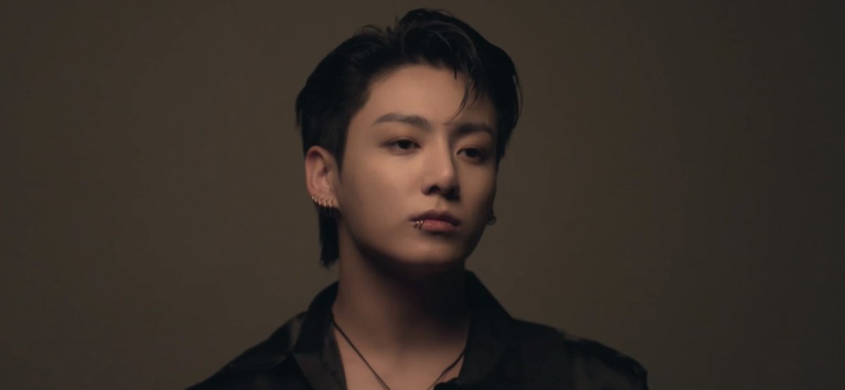 jungkook looks so good