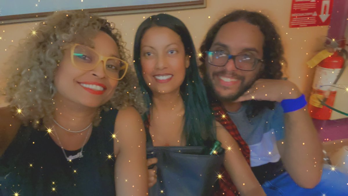 Yamilina's tweet photo. Date with mi nena @raducina_mapurita ❤️🔥❤️🔥❤️🔥 #standupcomedy #ruquería #tropicaleo🌴 Punto Fijo, Centro de Bellas Arte en Santurce #CristinaSánchez comedian rules, amando su delivery sinismo y la mero mero de la noche me encantó #Standoperos #aboutlastnight #girlsrules #tropicaleo https://t.co/cgDduyphxh