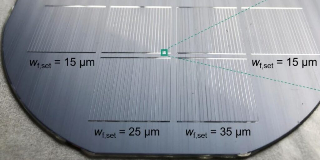 pvmagazine_de's tweet photo. Fraunhofer ISE entwickelt III-V-Mehrfachsolarzelle mit 31,6 Prozent Wirkungsgrad: Die Forscher haben ein neues Verfahren zur Vorderseitenmetallisierung eingesetzt, um eine III-V-Galliumarsenid-Solarzelle… #photovoltaik #solarenergy #renewableenergy https://t.co/HvWz3natsL https://t.co/y1PaQ7qrsT