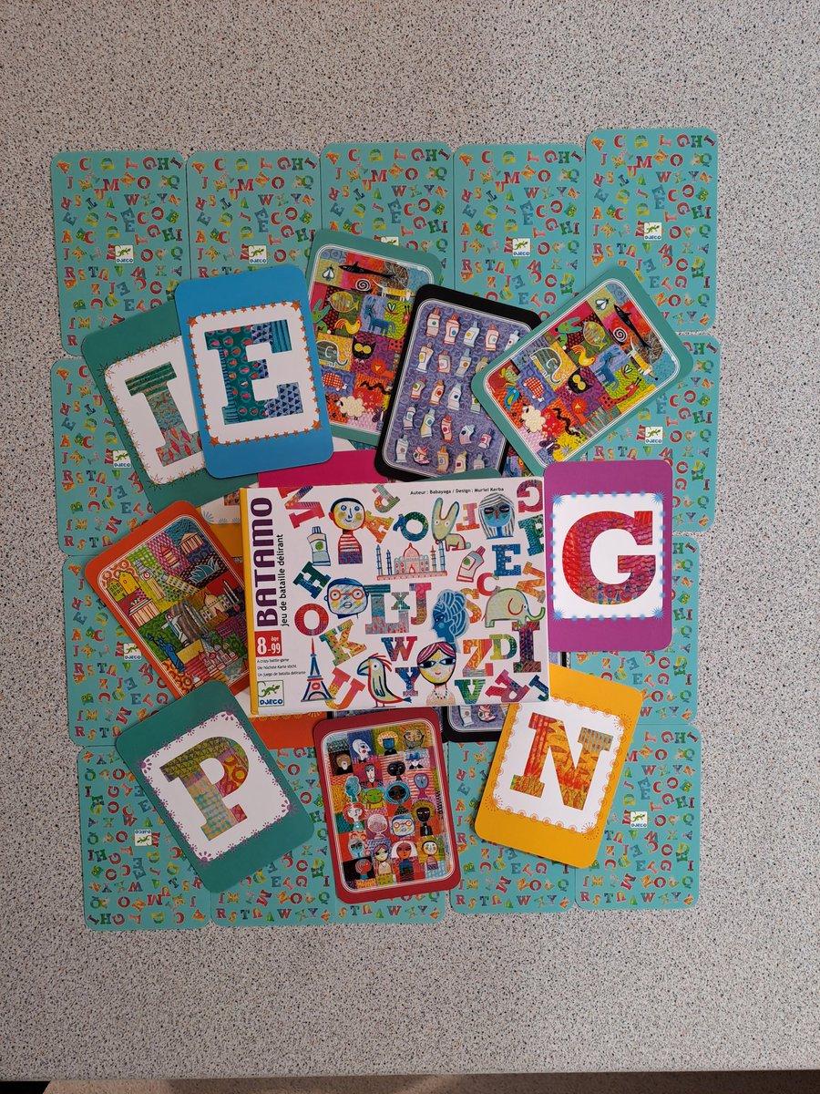 sorayarevuelta_'s tweet image. Viernes de juegos: Usando componentes de  Batamo @Djeco_toys para trabajar los campos semánticos y asociativos en 5ème. Las ilustraciones son una monada. La semana que viene jugaremos a las batallas 😅#léxico #Competencialingüística #ELE #aprendizajebasadoenjuegos @SEstrasburgo