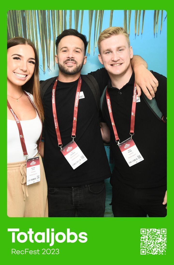 Today, we celebrate Senior Recruiter Phoebe's 2-year work anniversary! She began as a Delivery Consultant and quickly climbed to Senior Consultant, specialising in financial services and cloud infrastructure. Congrats, Phoebe! 🎉 

#WorkAnniversary