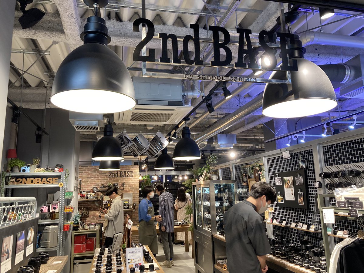 shirokuma9_arc's tweet image. ツイッターで知って来てみた、カメラのお店2ndBASE。
凄くおしゃれだった😄
フィルムガチャ面白そうだった笑
#2ndbase
