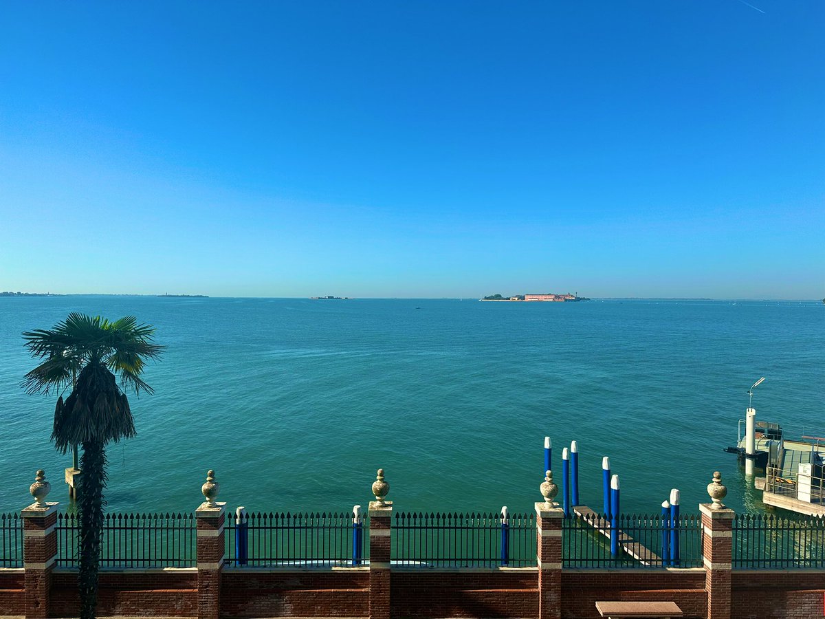 Staying focused at #PCSTVenice with this view out the window…….the challenge is real 😍

Thanks for hosting us <a href="/univiu/">Venice International University</a> - such an unbelievably beautiful location! 

#scicomm #scicommvenice