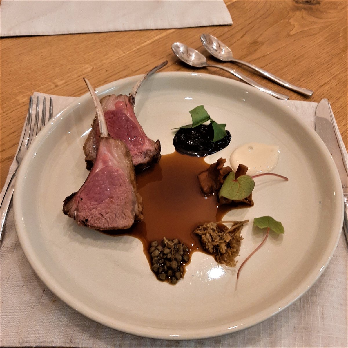 A feast of all things foraged and sustainable at Annwn restaurant by <a href="/ChefMattPowell/">Chef Matt Powell</a>

#Narberth #Pembrokeshire #Wales 

guide.michelin.com/en/pembrokeshi…