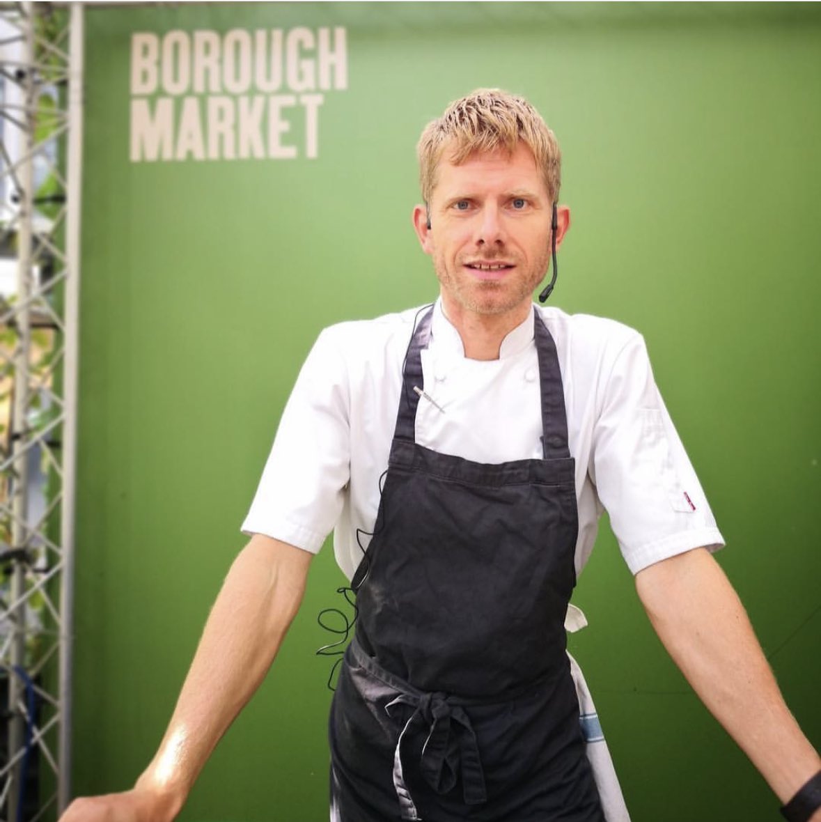 Hayden1974's tweet image. Five years ago happy times &amp;amp; fond memories on the @boroughmarket #DemoKitchen circuit sharing tips &amp;amp; tricks &amp;amp; #recipes #food 
@oliver_harvey 
-
instagram.com/p/CxxcBb6IaY_/…
