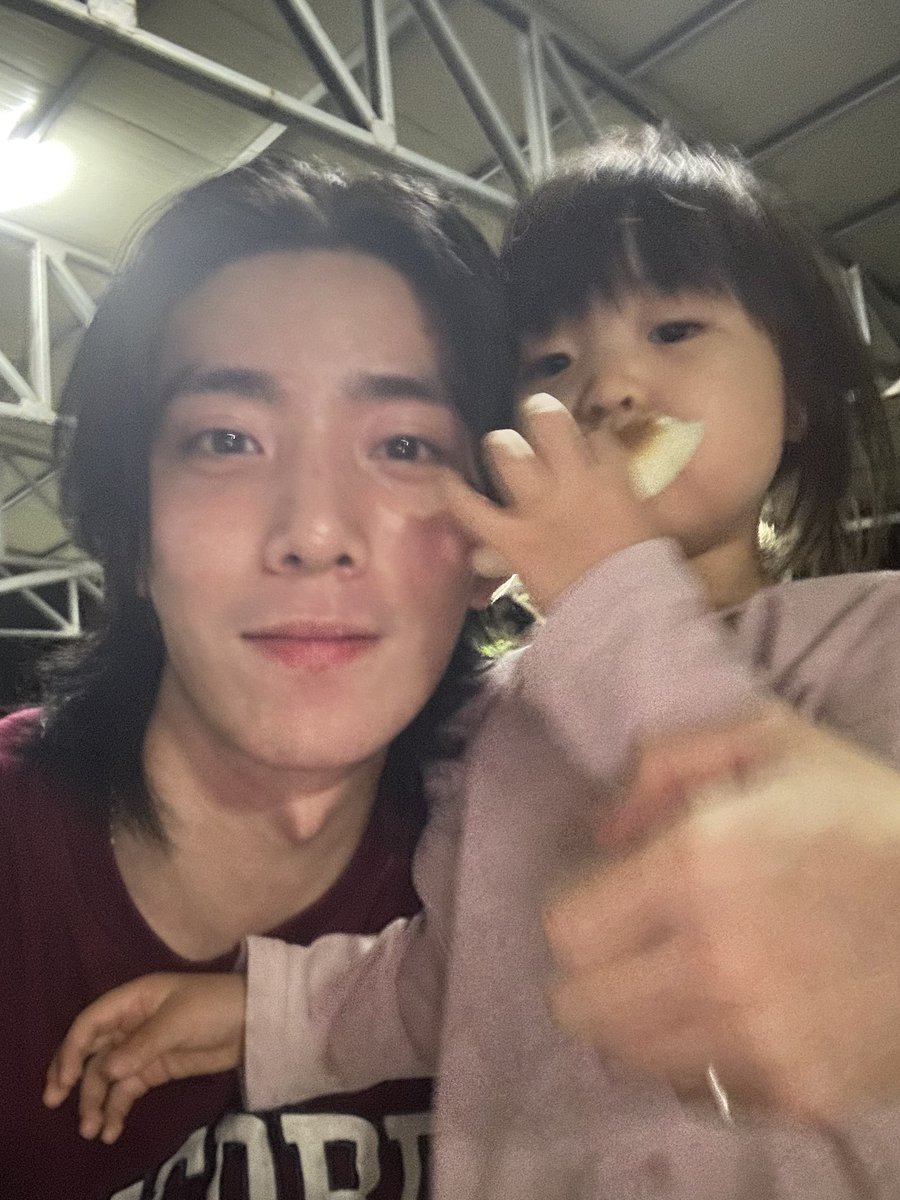 0_rbsl's tweet photo. ㄹ추 https://t.co/ywLwMte6pQ