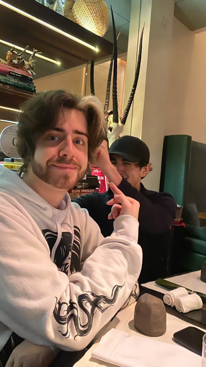 RoierNews's tweet photo. 📲 | Roier aparece junto a Cellbit en las historias de Instagram de Lore! (@/lorenaaorsi) https://t.co/zTvLSe8nR6