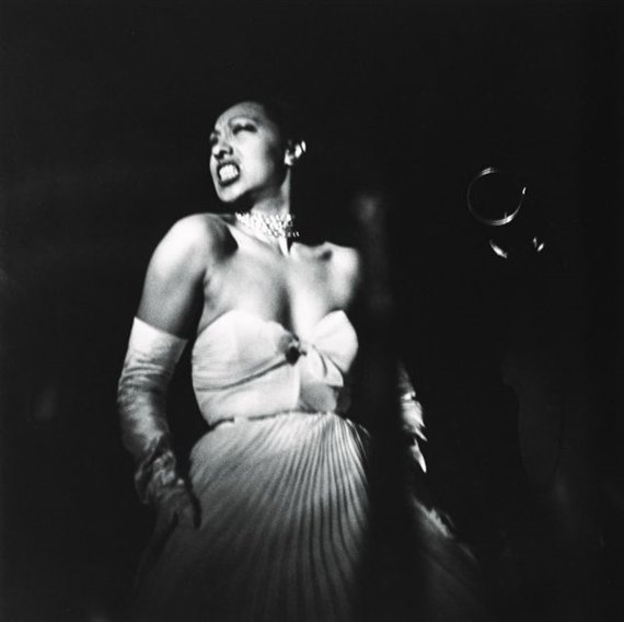 womensart1's tweet image. Josephine Baker, Harlem, 1950 by photographer Eve Arnold. Baker, US-born French entertainer, was also a civil rights activist and a French Resistance agent for which she was awarded the Medal of the Resistance and the Legion of Honour #WomensArt