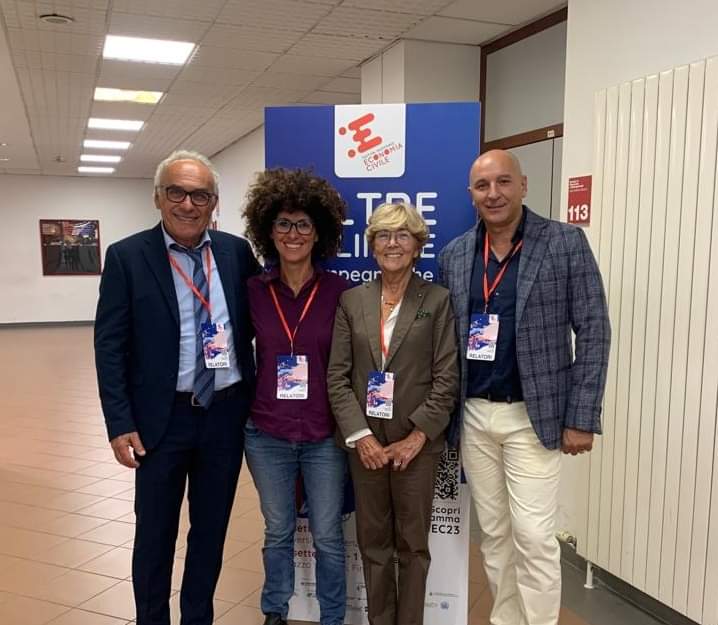 comuniwelcome's tweet image. #firenze #Fnec 
𝗥𝗼𝗰𝗰𝗼 𝗜𝗻𝘁𝗿𝗼𝗰𝗮𝘀𝗼, sindaco di Montegiordano, uno dei nostri Piccoli Comuni del Welcome, ha partecipato come Mentor all'Hackathon Trasformativo, uno degli appuntamenti del #fnec2023 
Qui i dettagli ⤵️
m.facebook.com/story.php?stor…