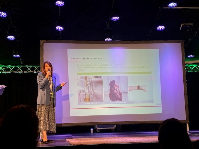SPB_Spain's tweet photo. 🧪 Eva Giner, gerente de #innovación de #SPBglobal, participó ayer en el #CViCircular Day, una jornada organizada por @CViComunitatVal.
🗣️ En su presentación, expuso las actuales tendencias en #sostenibilidad del sector, poniendo como caso de éxito nuestros refills. https://t.co/nYO7VnObvh
