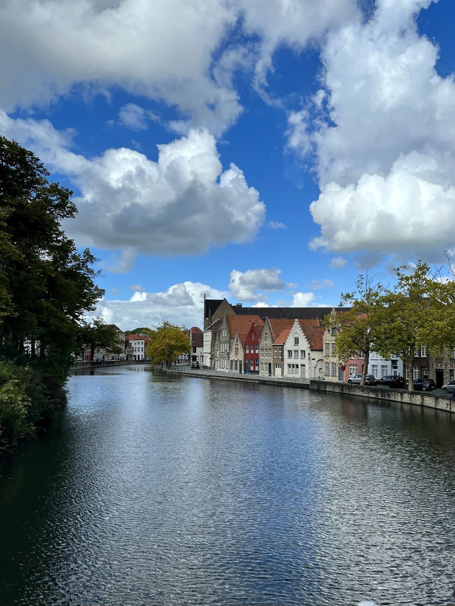 keirving's tweet photo. This time last year Mum and I had a little sight seeing tour of Bruges …. 🥰❤️😍 #bruge #belgium #azsintjan @azsintjan https://t.co/k2sfzqLG9E