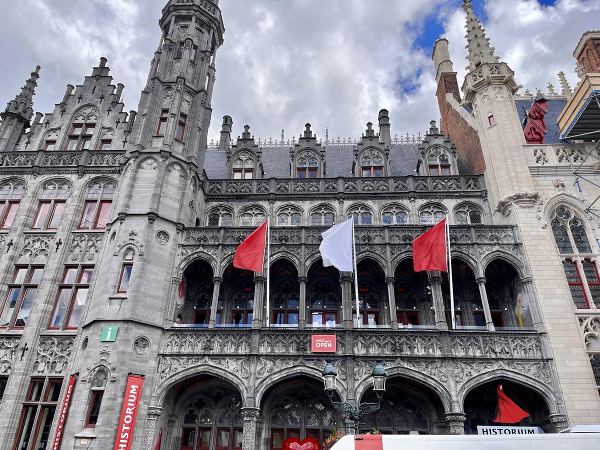 keirving's tweet photo. This time last year Mum and I had a little sight seeing tour of Bruges …. 🥰❤️😍 #bruge #belgium #azsintjan @azsintjan https://t.co/k2sfzqLG9E