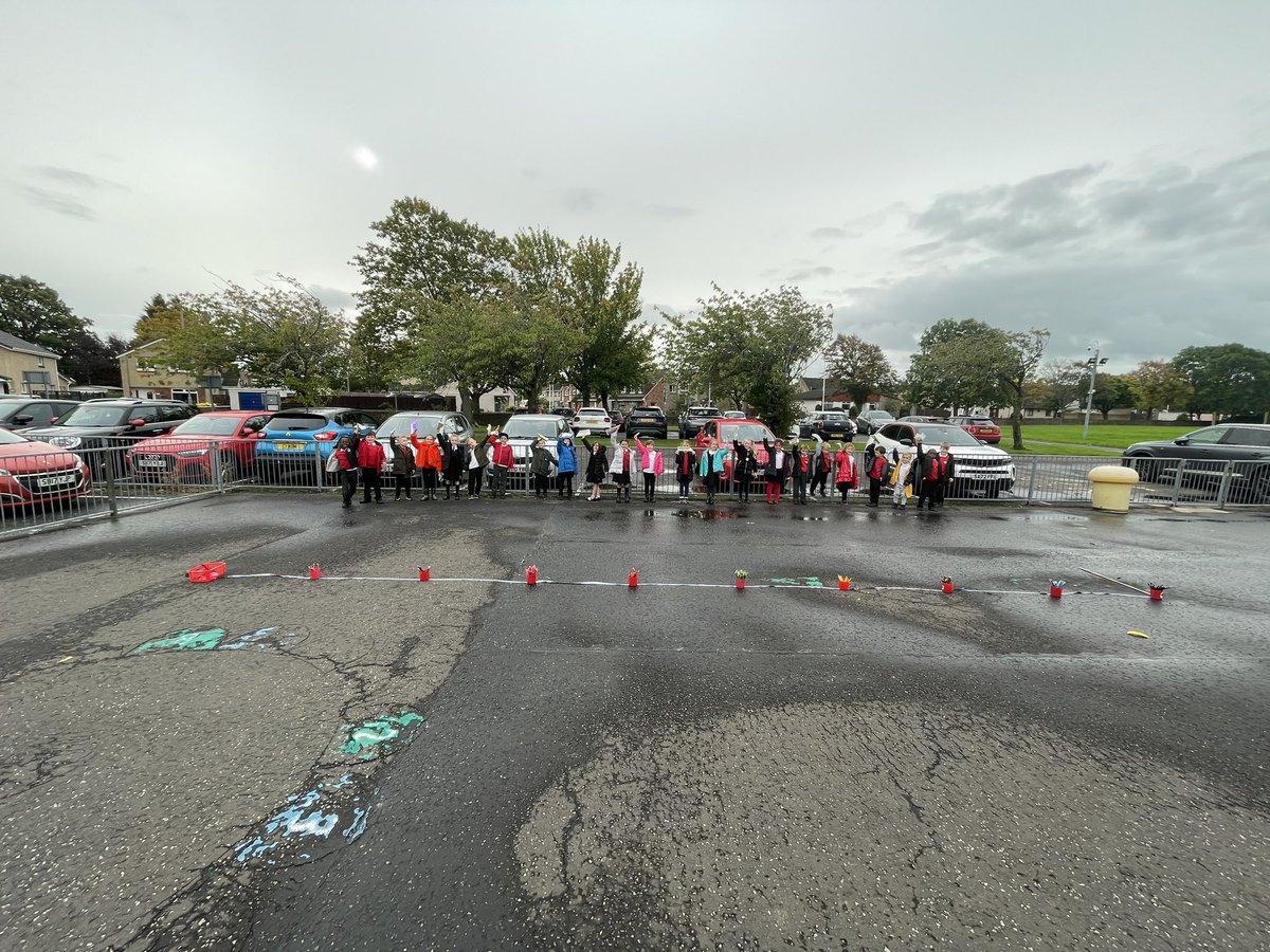 BowhouseP32's tweet photo. We used measure in our paper aeroplane races. We flew them against a partner and saw whoโs went the furthest. We measured them against our 900cm ruler๐ฎ! Thank goodness the wind was on our side!! โ๏ธ๐จ #MathsWeekScot #MathsinMotion #BowMaths https://t.co/m2grv2NpqA