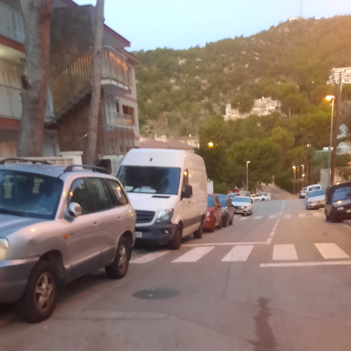 gariciape's tweet photo. Ara a Passeig de la Muntanya 
@PLCastelldefels @AjCastelldefels @manualcalde_ @manureyeslopez @DGTes @sindicdegreuges Permissivitat total https://t.co/JmNuFQGNOp