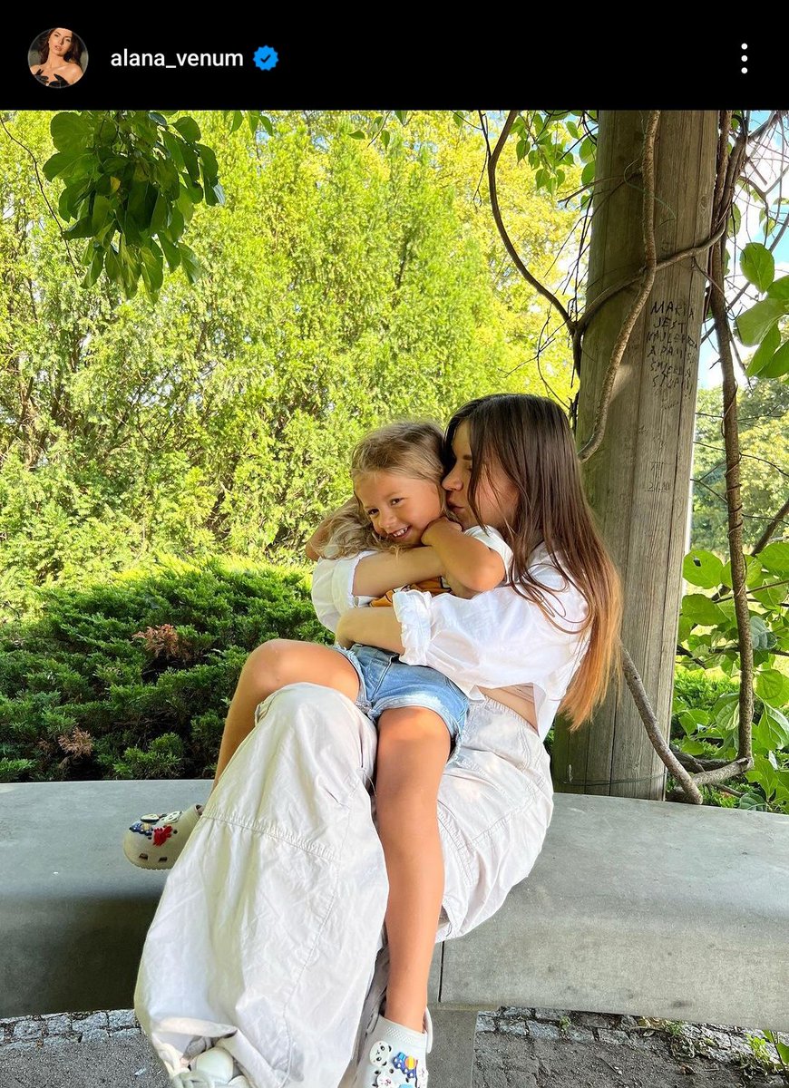 Я НЕ МОГУ ПРИНЯТЬ ТОТ ФАКТ ЧТО ЭТО СКАЙЛЕР
КАК ЖЕ ОНА ВЫРОСЛА, Я ПОМНЮ КОГДА ОНА БЫЛА ПРЯМ НУ СОВСЕМ КРОШЕЧКОЙ 😭😭😭😭😭😭😭😭😭😭😭😭😭😭😭😭😭😭😭😭😭😭😭