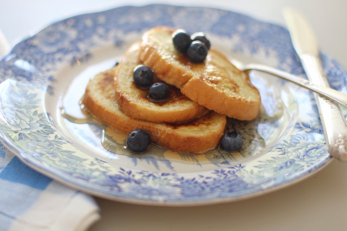 MLSnatasha's tweet photo. Bonjour, mes amis! 🇫🇷 Let's celebrate the delicious side of the French language by indulging in some gastronomic wordplay! 🍴🗣️ Comment below with a French food-related pun or play on words. From "pain perdu" to "omelette du fromage," Bon appétit! 😄🍽️ #TastyWordplay https://t.co/xoQ80QNjMt