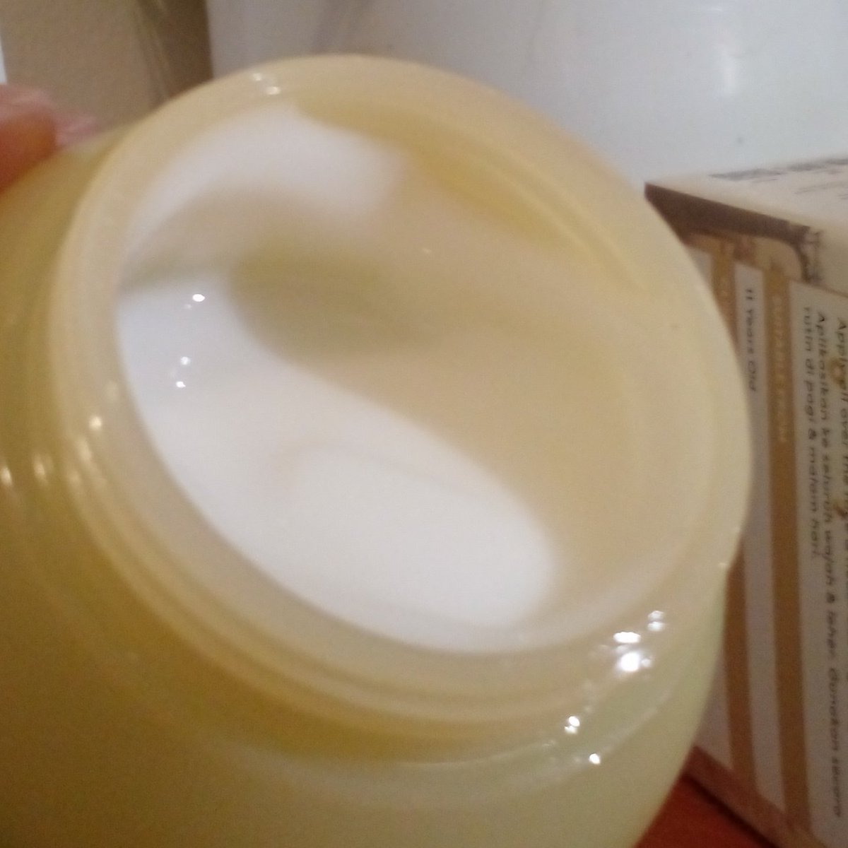 bete gak si kalo makeup jadi crack kayagini?😣

ini kayaknya grgr aku sering skip skin-prep deh makanya makeupnya crack gini, tp aku lg cobain moist wishlist aku yg dr lama bgt pengen ku cobain buat ngelembapin sekaligus buat skinprep😚  #racuninskincare #reviewnyaandin