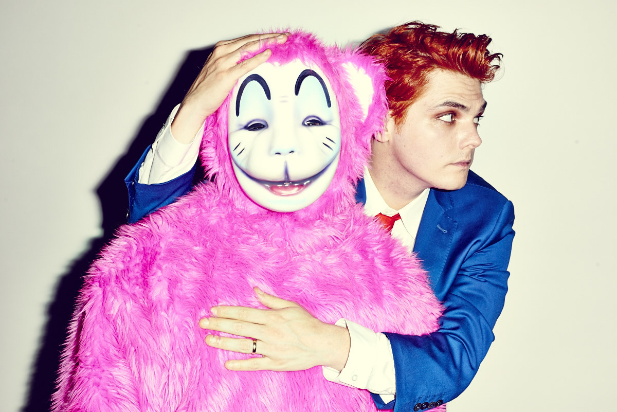 everyhourgerard's tweet photo. happy 9th birthday hesitant alien!! https://t.co/grQD3HoknE