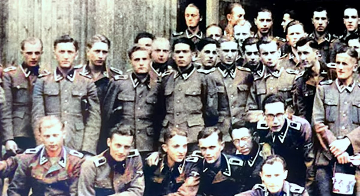 remocontro_it's tweet photo. Non si placa lo scandalo del nazista ucraino-canadese accolto con una standing ovation al parlamento del Canada alla presenza del presidente dell’Ucraina Zelensky. Peggio: il mito delle Waffen-SS che non tramonta in Occidente
https://t.co/SJrWgLEU8S https://t.co/3Lm4R10Kr9