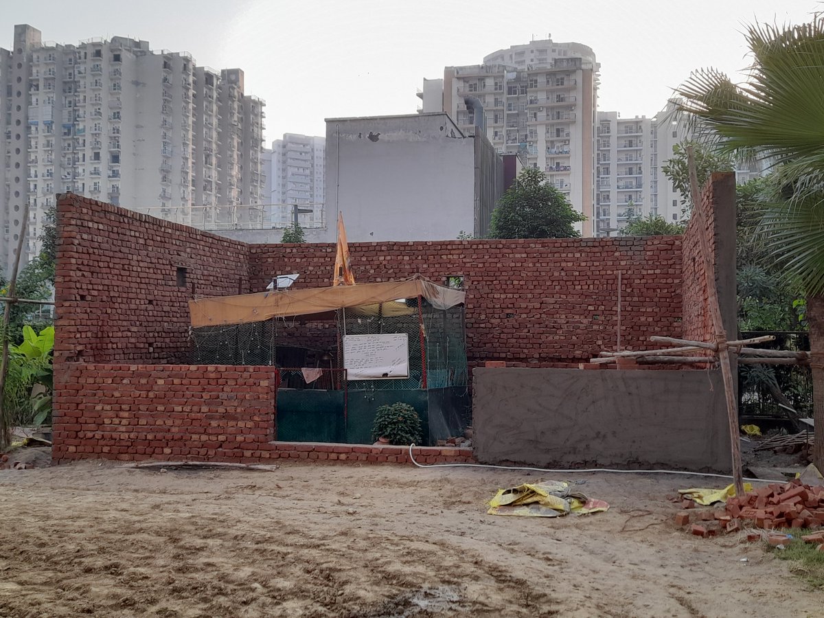 singhramesh's tweet photo. @noida_authority @noidapolice   illegal mandir construction is happening in Central Park of Panchsheel Pratishtha Sector 75 Noida ...... request you to kindly atke appropriate action .....@ceo https://t.co/W2YUEyATdm