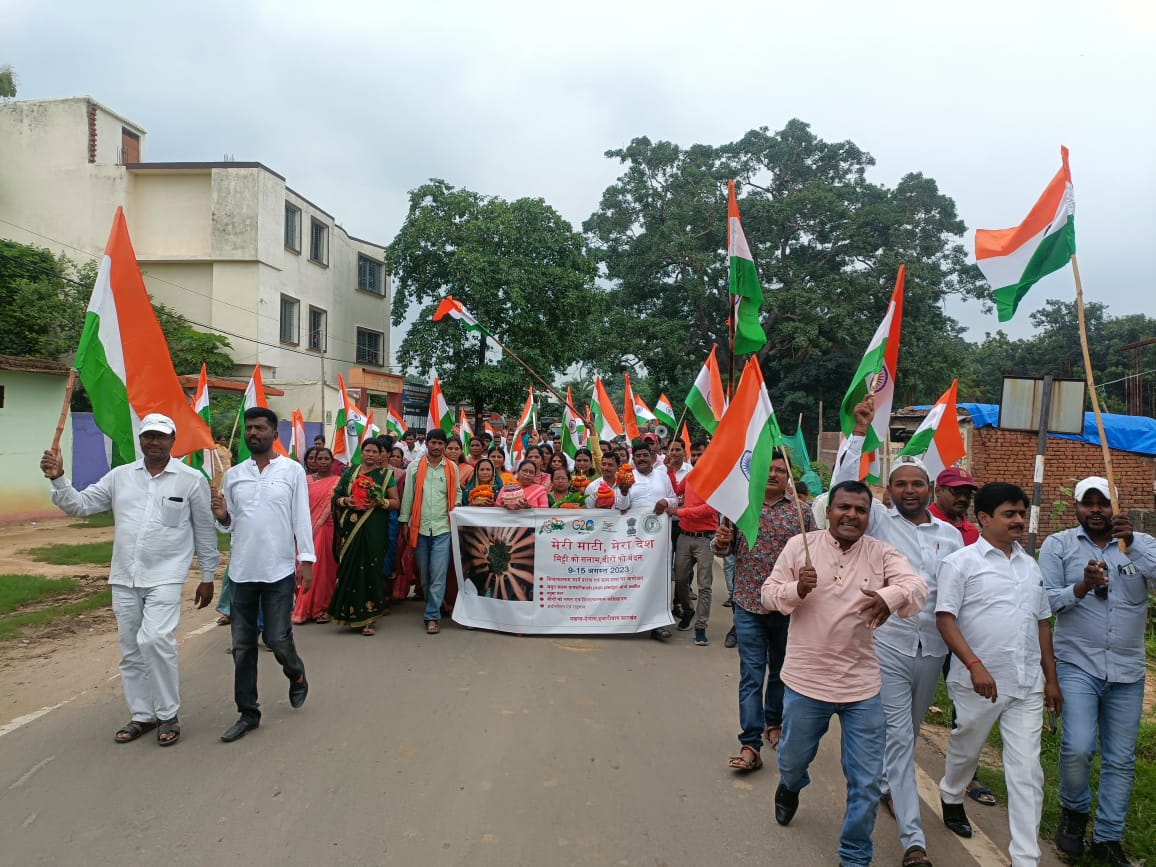 BSF_TCS's tweet photo. Glimpses #3of #MeriMaatiMeraDesh campaign. All villages in all blocks participated in MMMD in full Patriotic fervor and pride. The images depict the event held in Gram Panchayat Alaunjakhurd
#BSF
#NationFirst
#FirstLineofDefence https://t.co/JvMQK5EHco