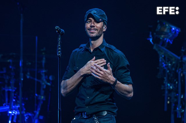 El cantante Enrique Iglesias lanza su nuevo sencillo, una bachata titulada “Así es la vida”, para la que cuenta con la colaboración de la artista y compositora argentina María Becerra.

efe.com/cultura/2023-0…