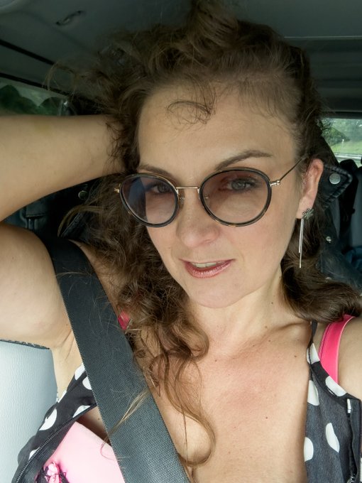 Petite balade 😋 Et vous, quoi de pr&eacute;vu aujourd'hui ? https://t.co/ApQ2DRNahS