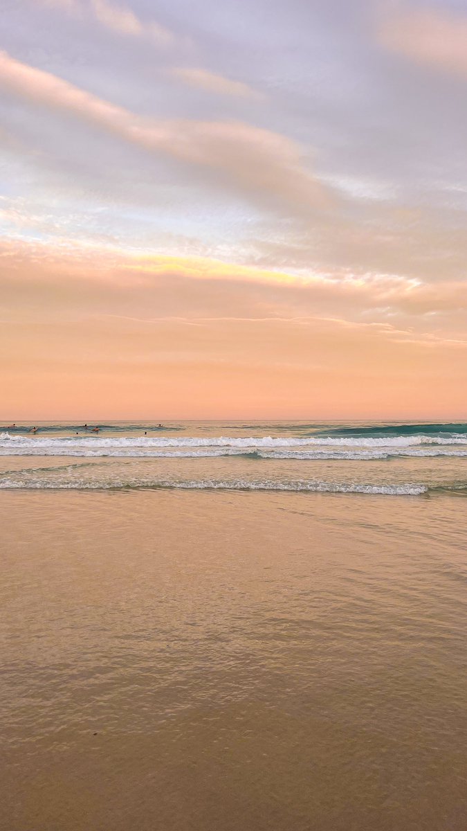 FlyingScotsGirl's tweet photo. @Matt_Pinner Gold Coast - surfers at Coolangatta https://t.co/ywJD0gbl9C